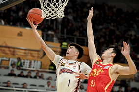 三连胜领跑!拜仁5-0大胜汉堡凯恩2射1传